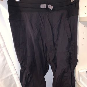 Lululemon Ivivva cropped dance studio pants